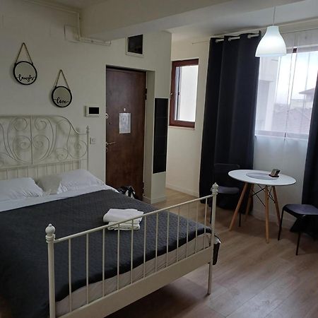 Tom'S House Apartment Otopeni Exterior foto